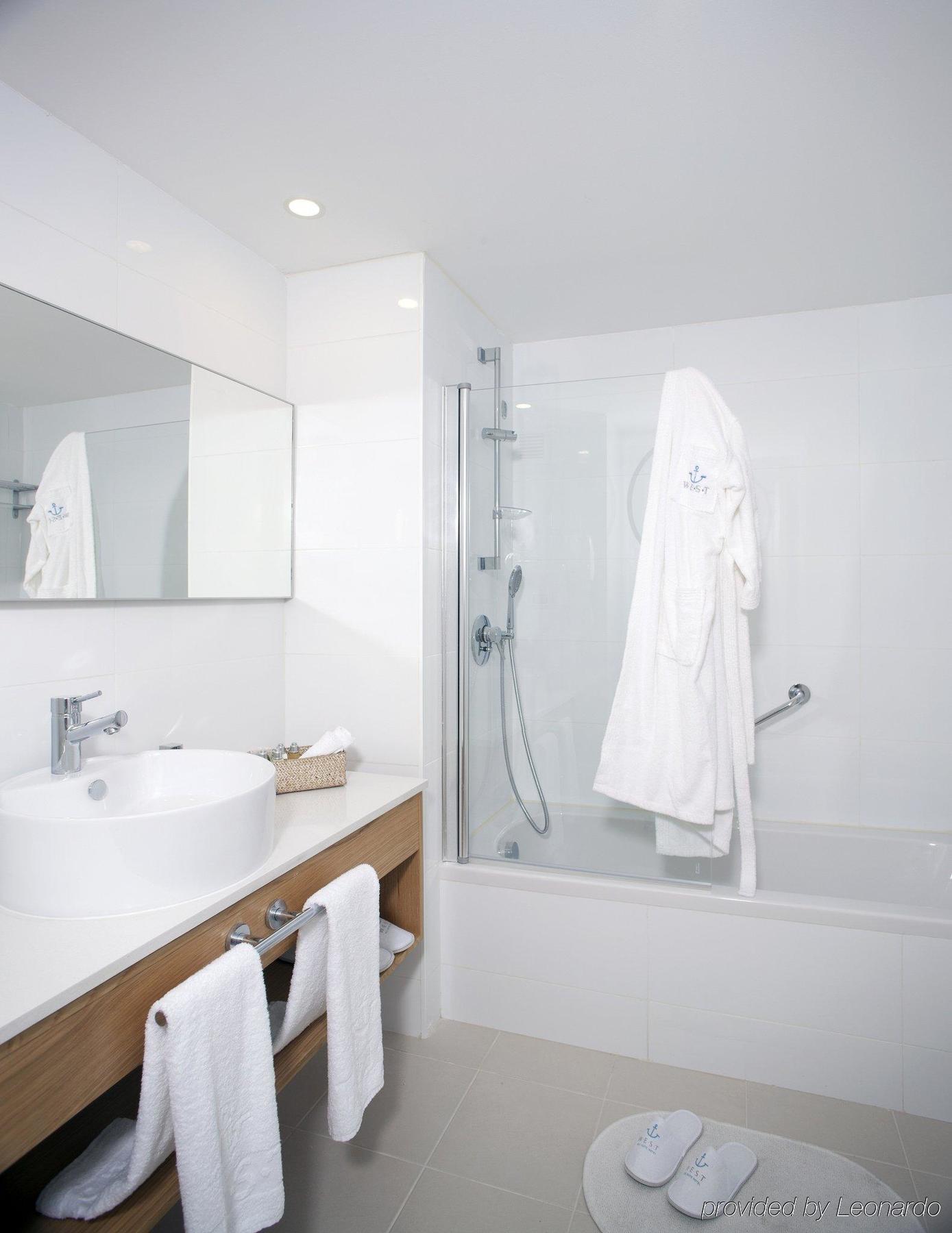 West All Suites Hotel Ashdod Bagian luar foto