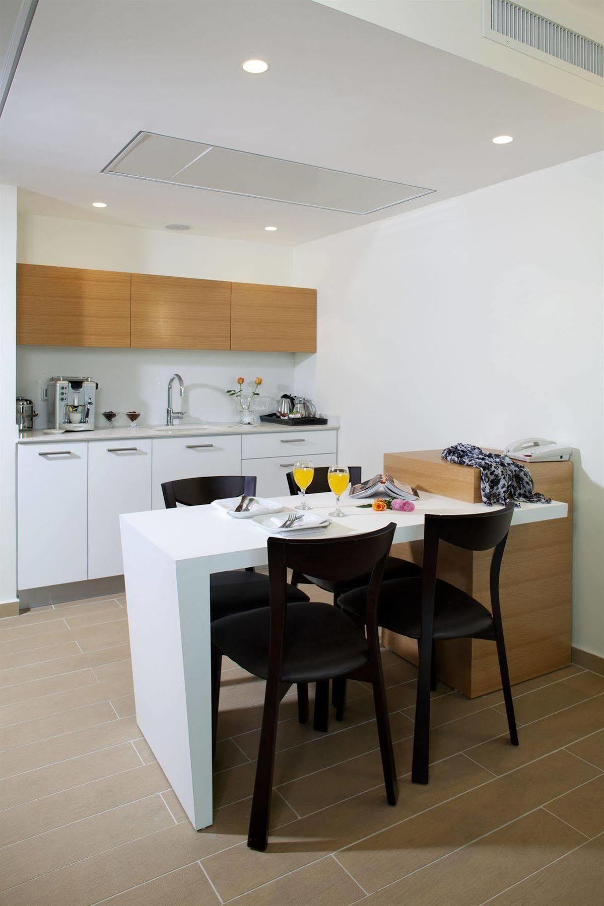 West All Suites Hotel Ashdod Bagian luar foto