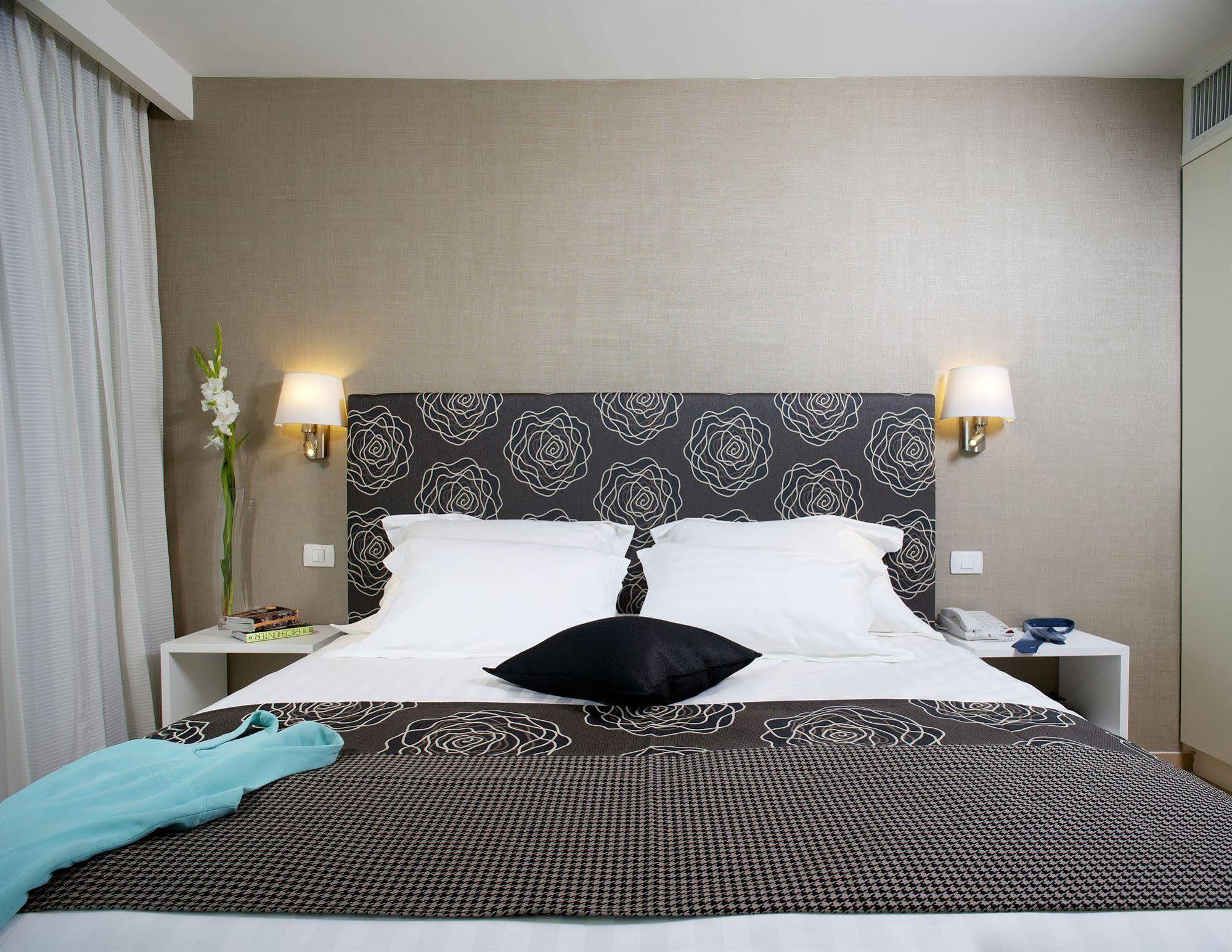 West All Suites Hotel Ashdod Bagian luar foto